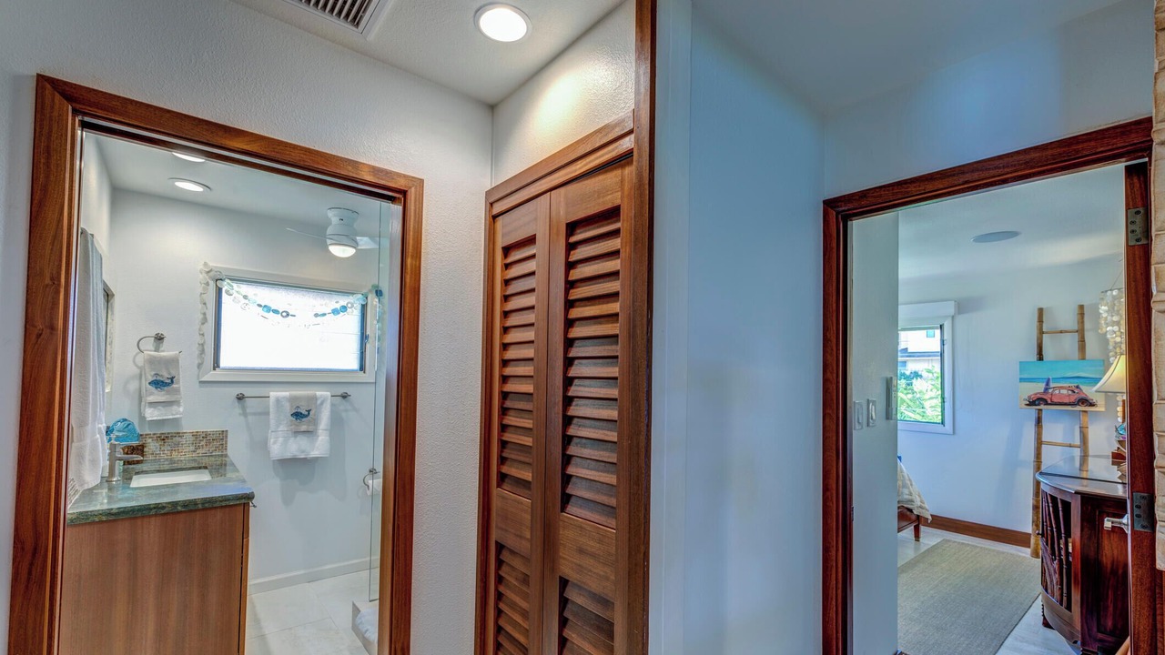 Photo of Bathroom in Downtown Lahaina