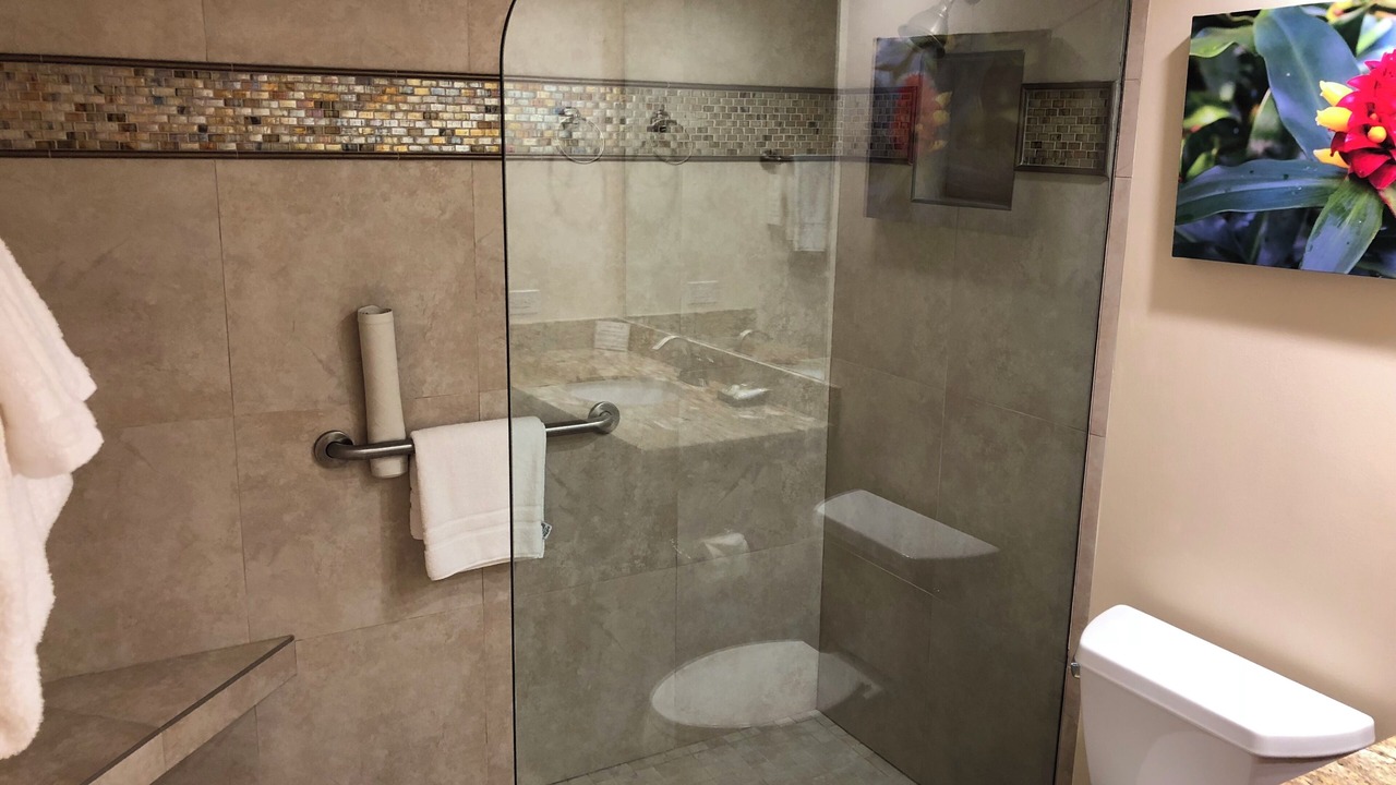 Photo of Bathroom in Historic Lahaina Front Street