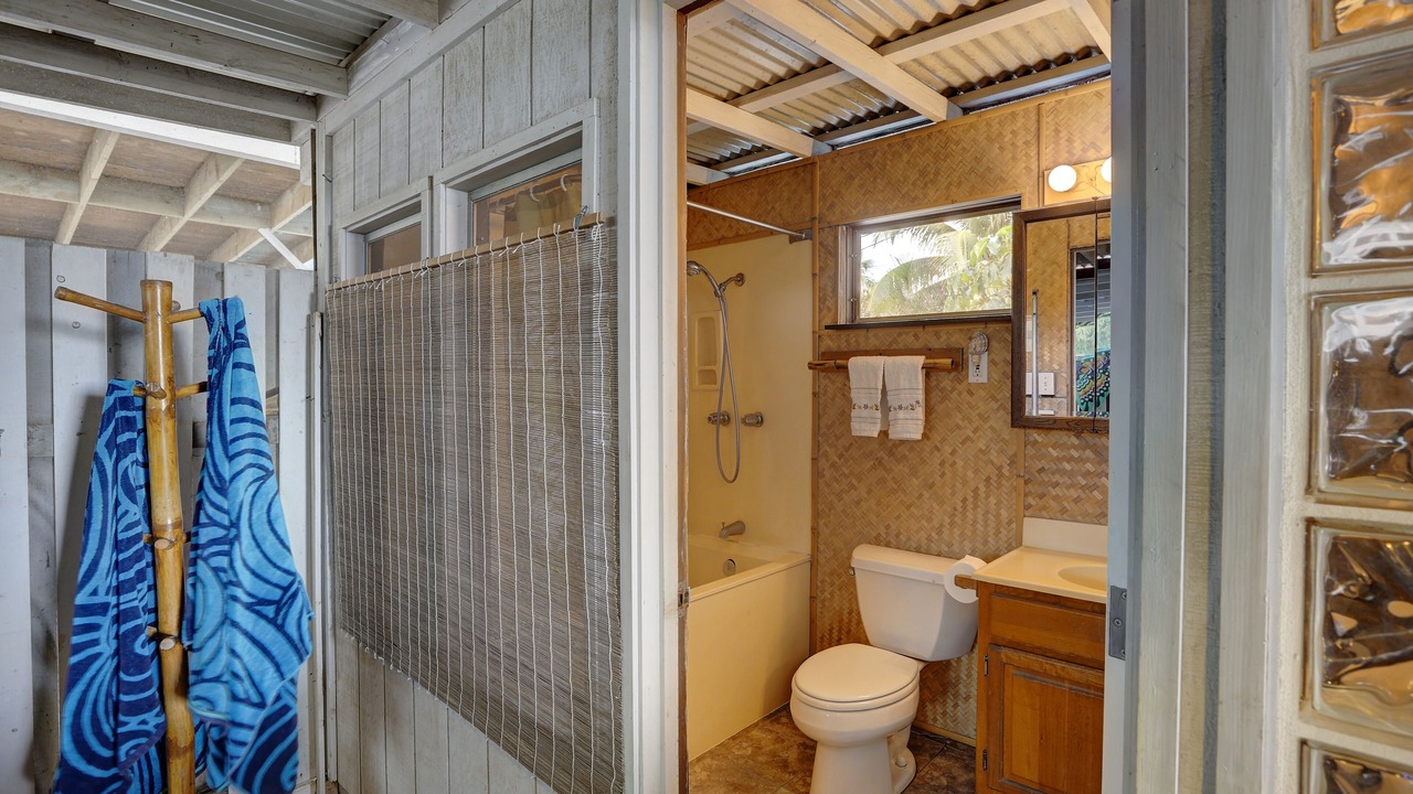 Photo of Bathroom in Makaha