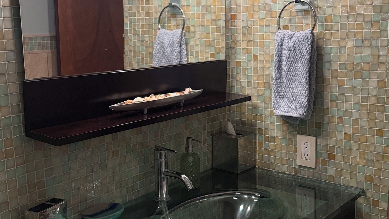 Photo of Bathroom in Maalaea