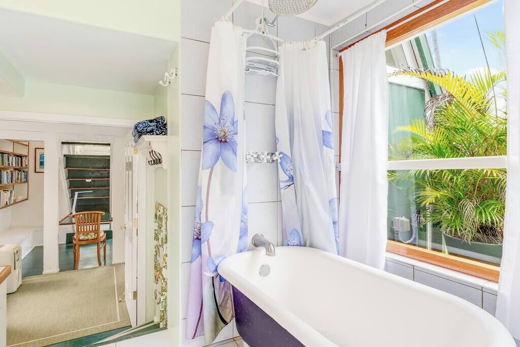 Photo of Bathroom in Haiku