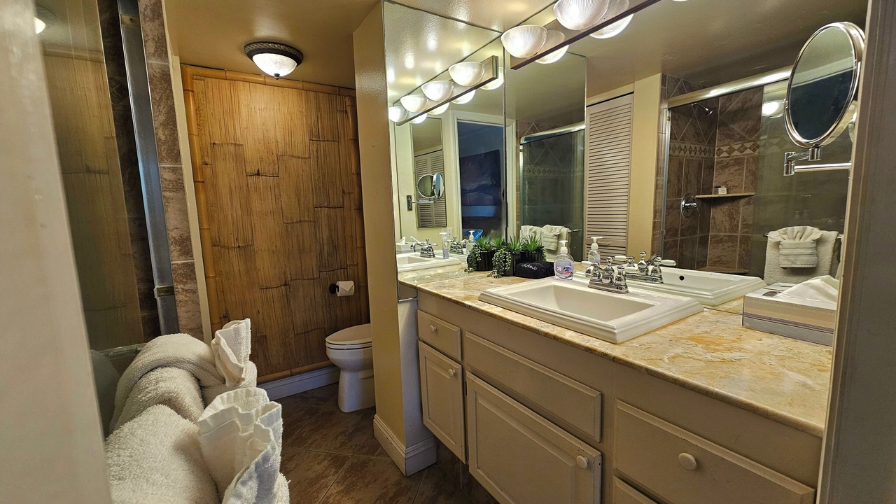 Photo of Bathroom in Kahaluu Bay