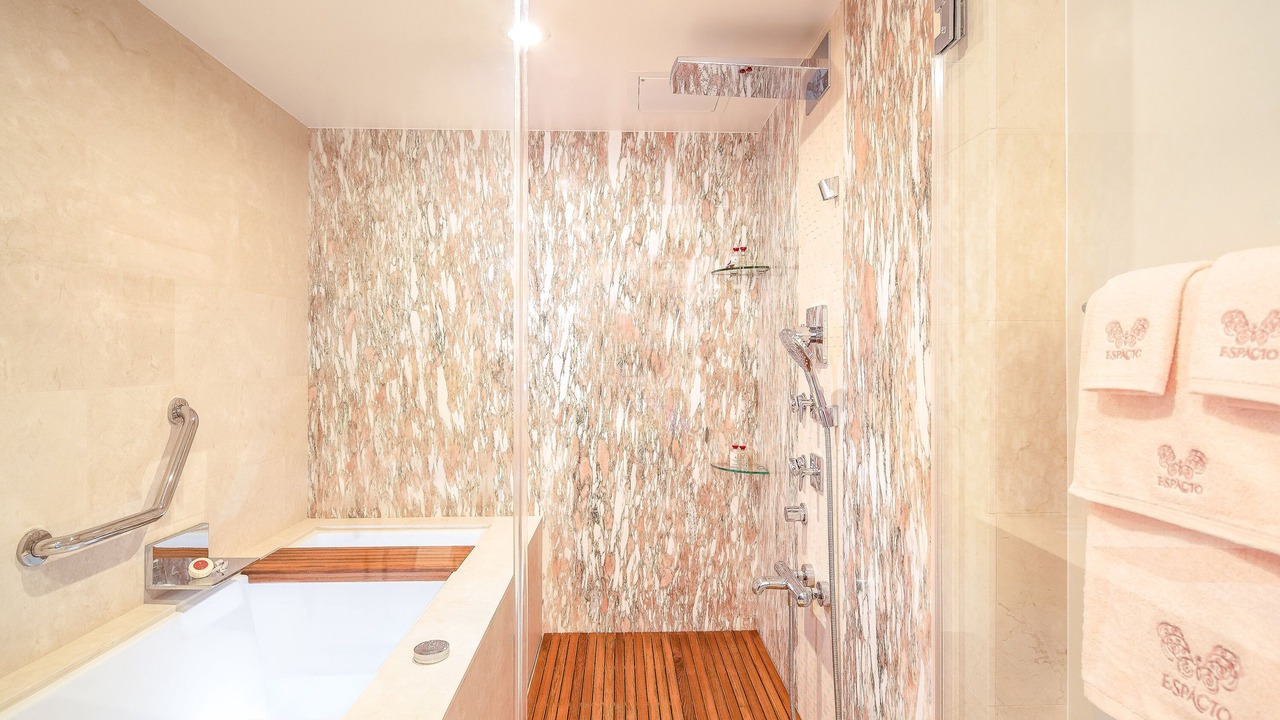 Photo of Bathroom in Waikiki