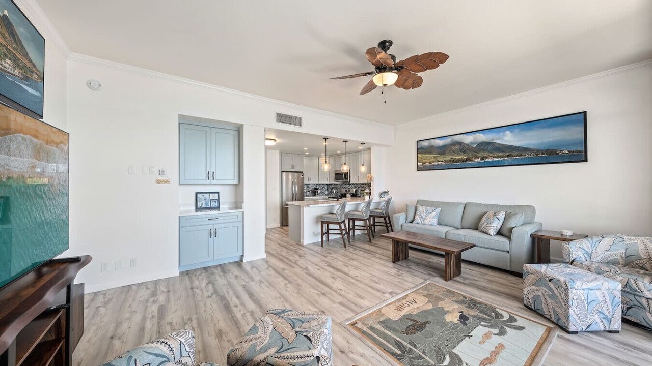 Photo of Livingroom in Historic Lahaina Front Street