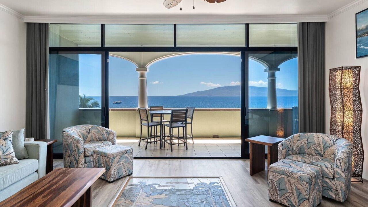 Photo of Livingroom in Historic Lahaina Front Street