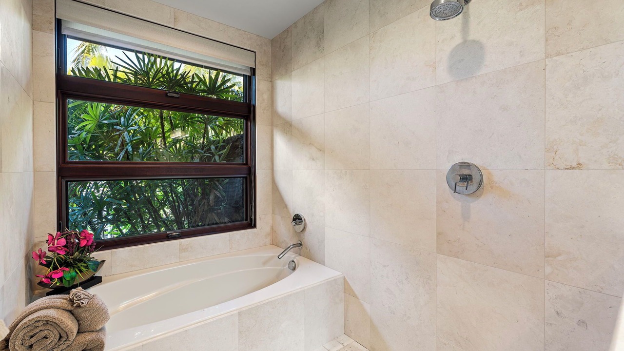 Photo of Bathroom in Waikoloa