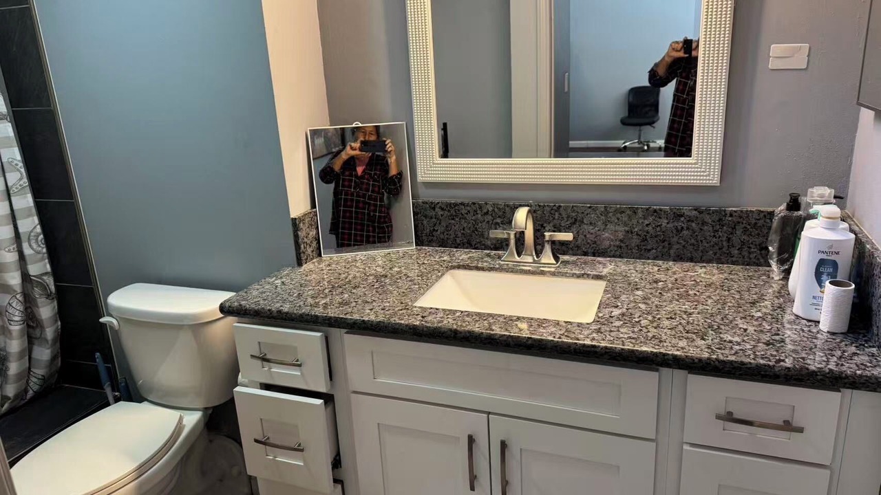 Photo of Bathroom in Downtown Honolulu