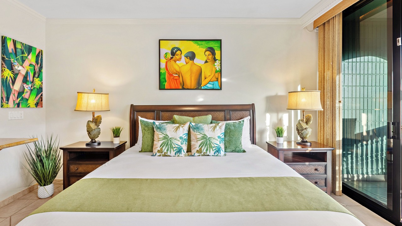 Photo of Bedroom in Historic Lahaina Front Street