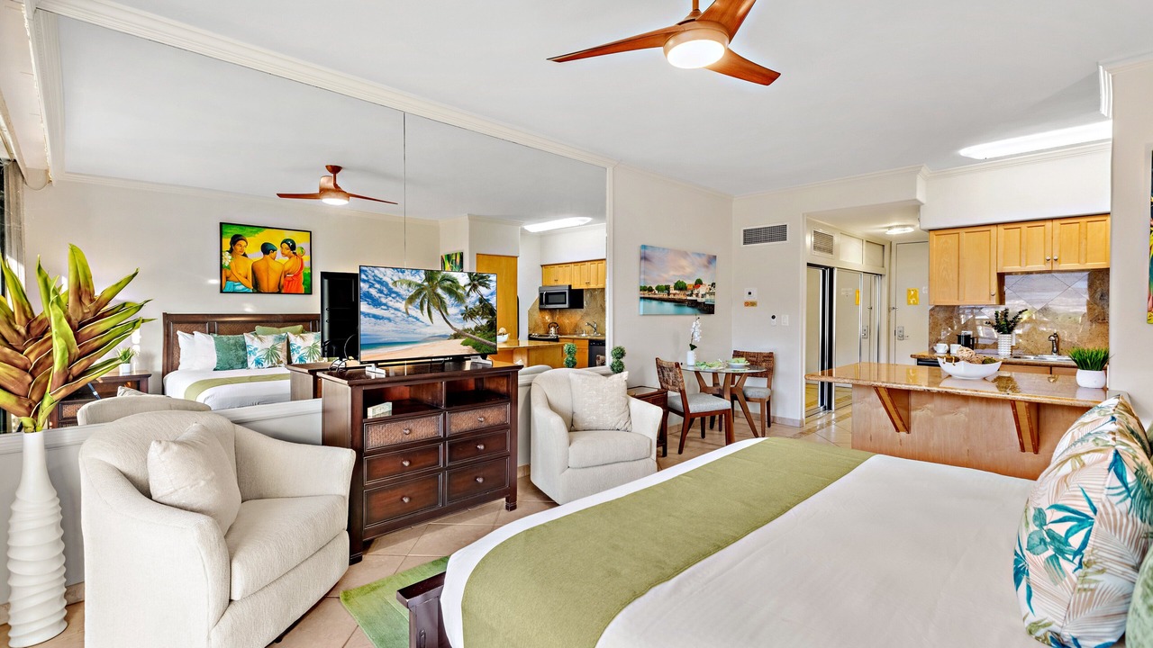 Photo of Bedroom in Historic Lahaina Front Street