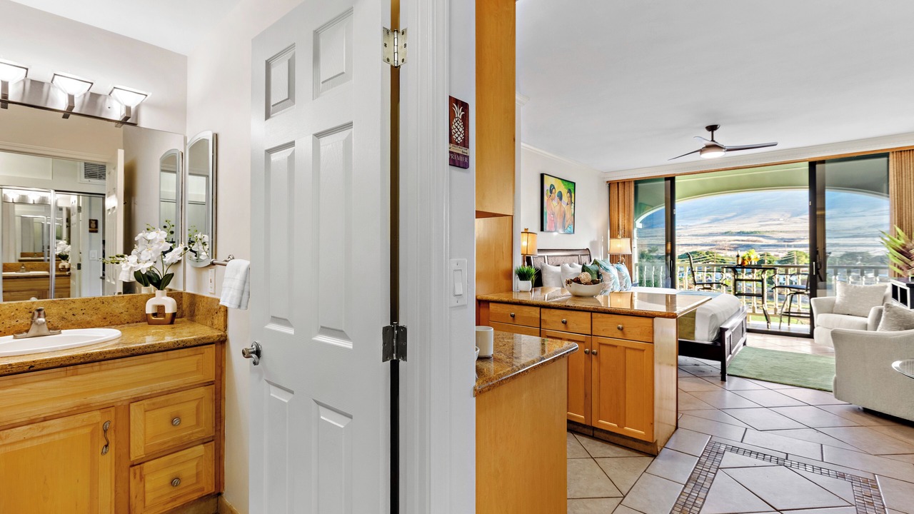 Photo of Bathroom in Historic Lahaina Front Street