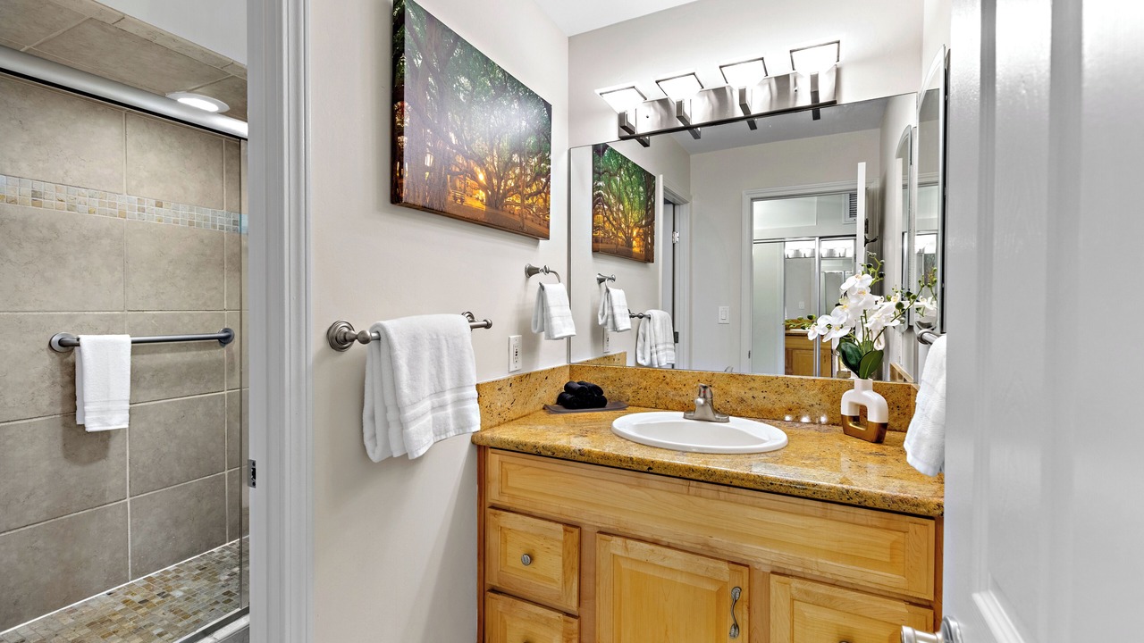 Photo of Bathroom in Historic Lahaina Front Street