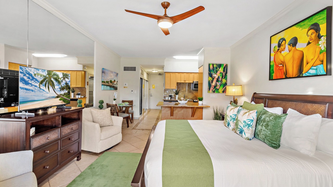 Photo of Bedroom in Historic Lahaina Front Street
