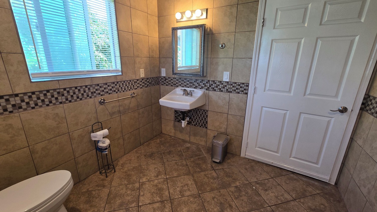 Photo of Bathroom in Kealakekua