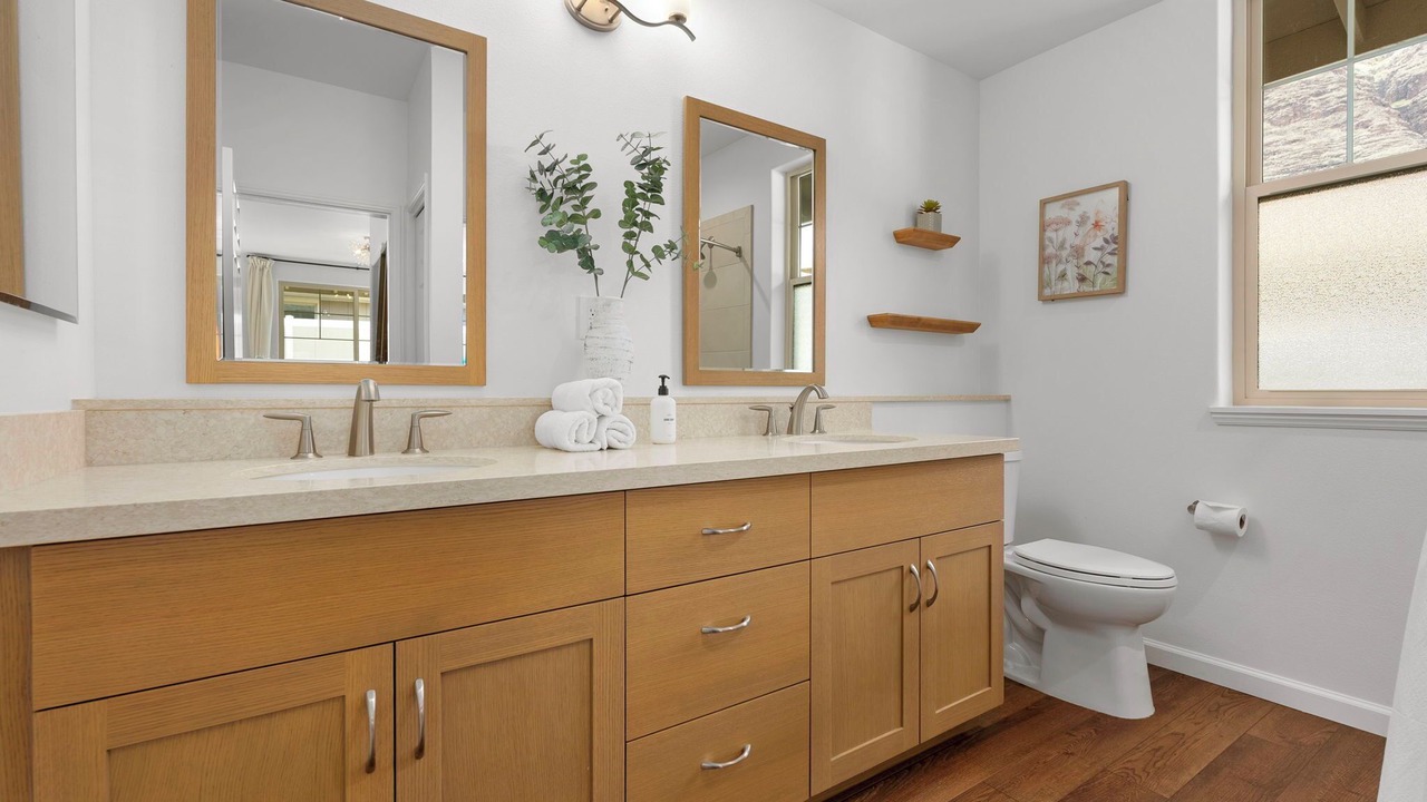 Photo of Bathroom in Makaha Valley