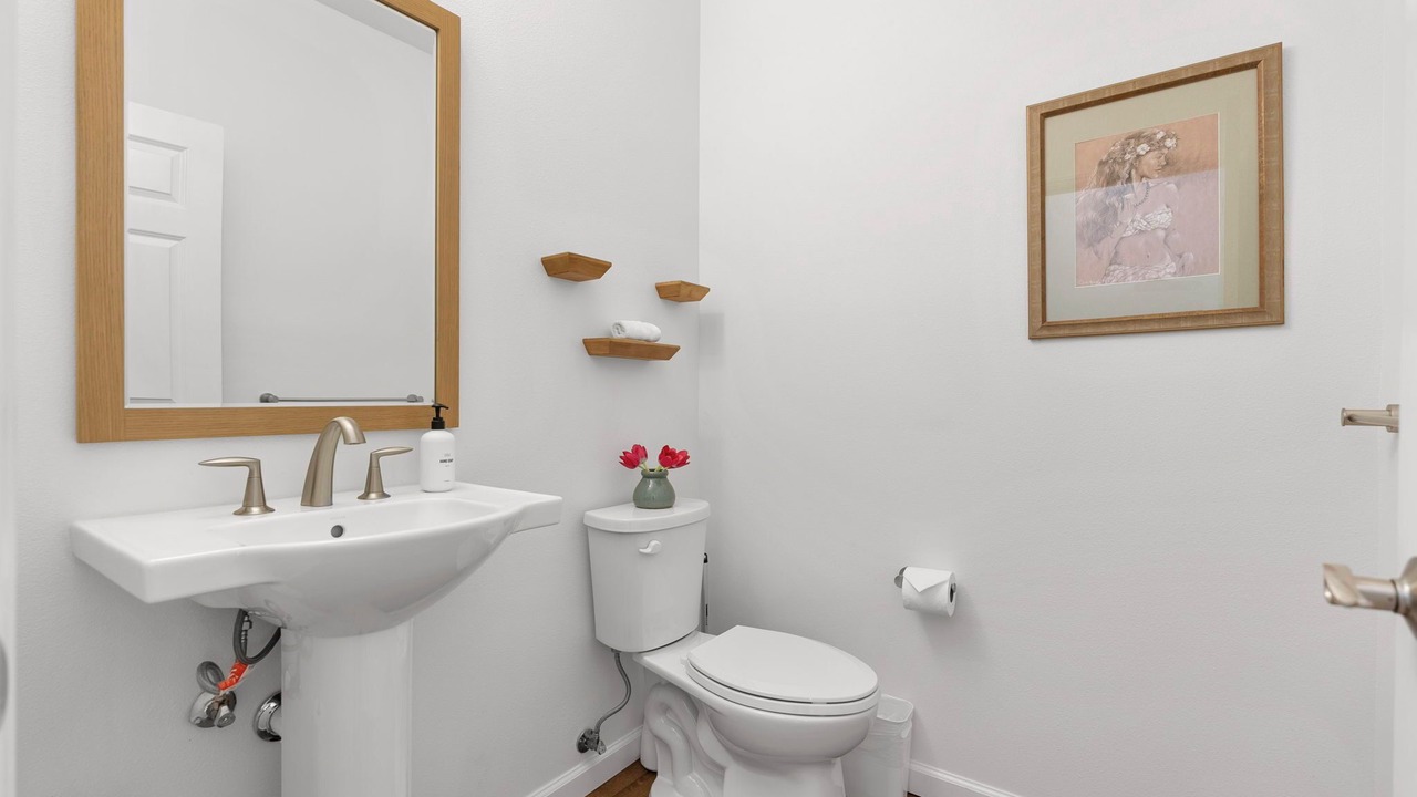 Photo of Bathroom in Makaha Valley