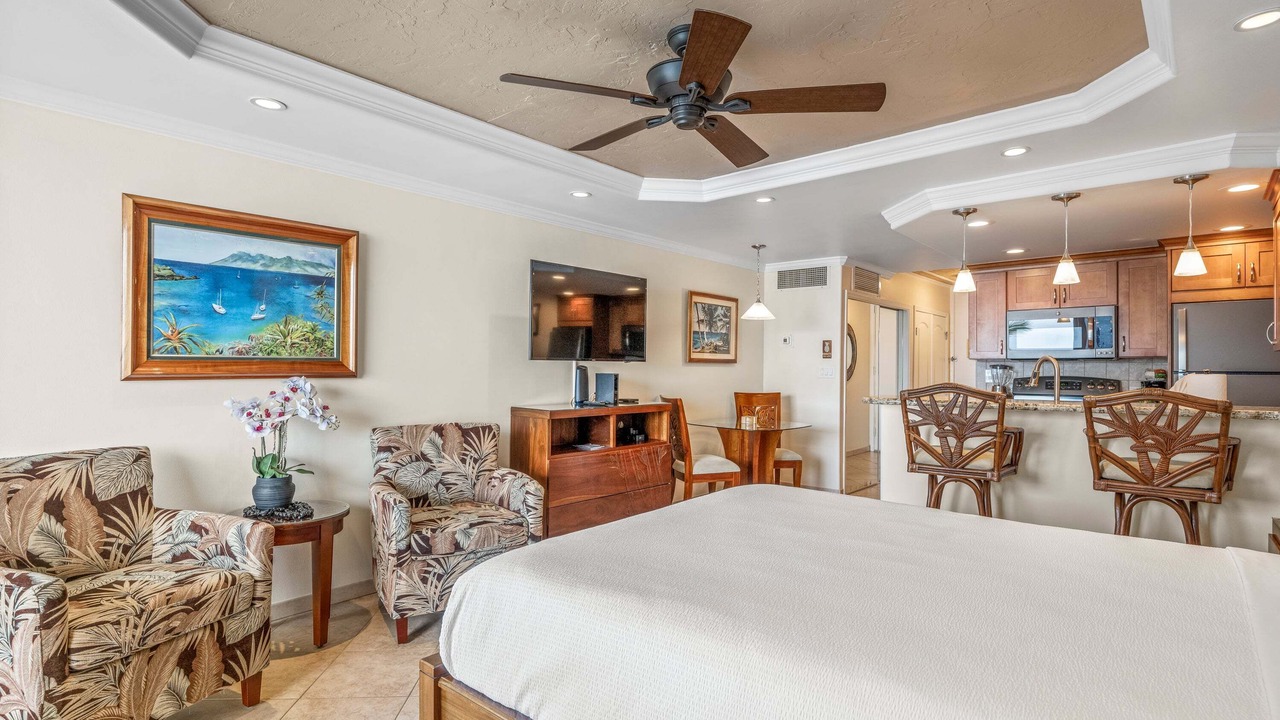 Photo of Bedroom in Historic Lahaina Front Street