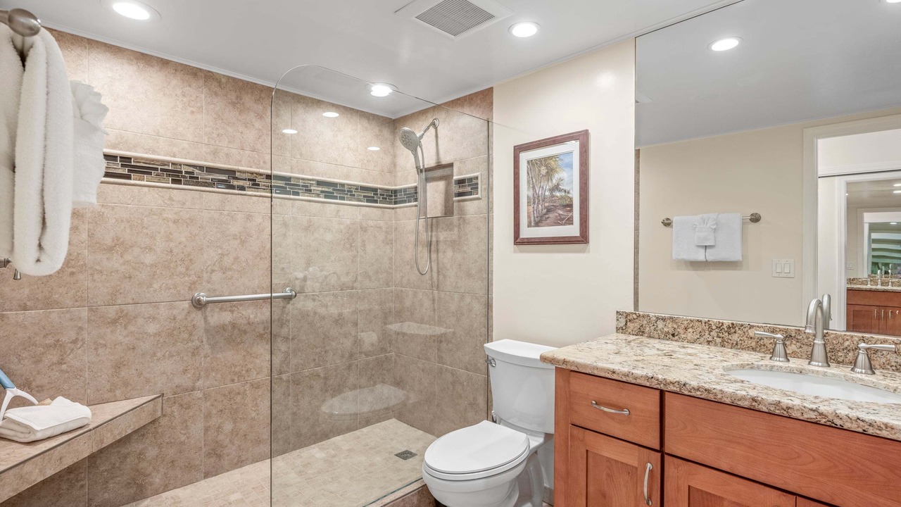 Photo of Bathroom in Historic Lahaina Front Street