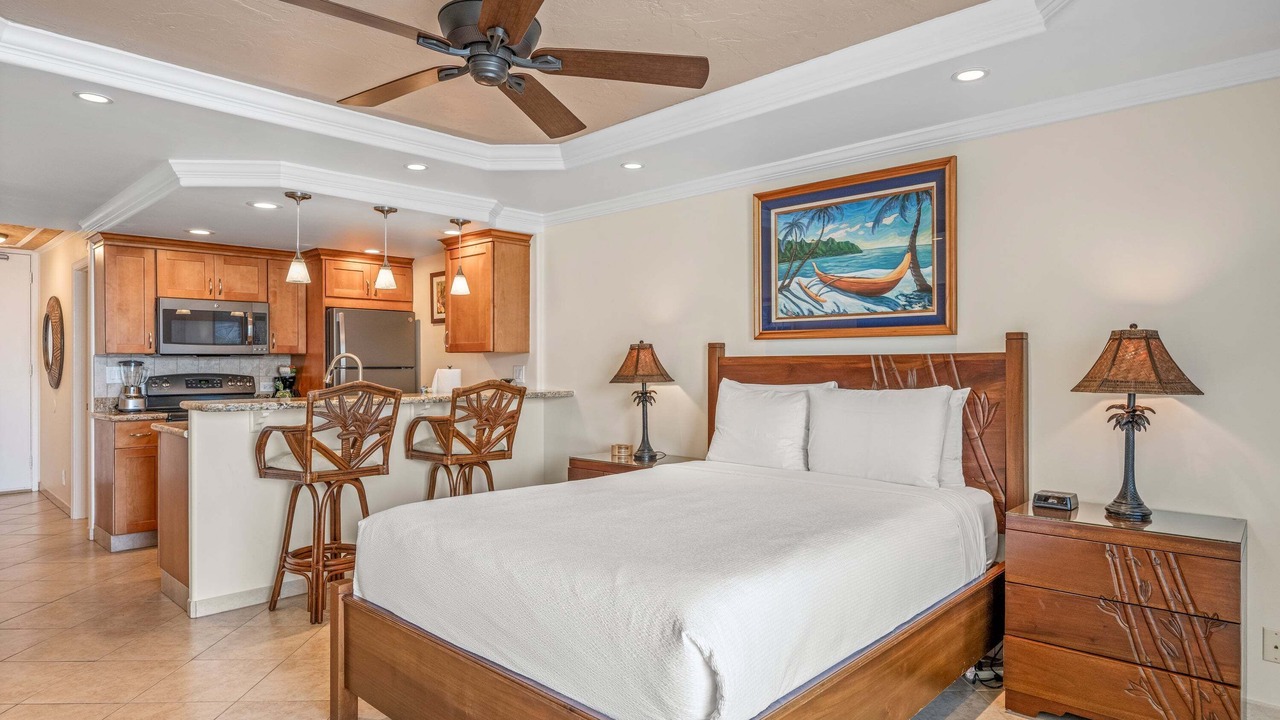 Photo of Bedroom in Historic Lahaina Front Street