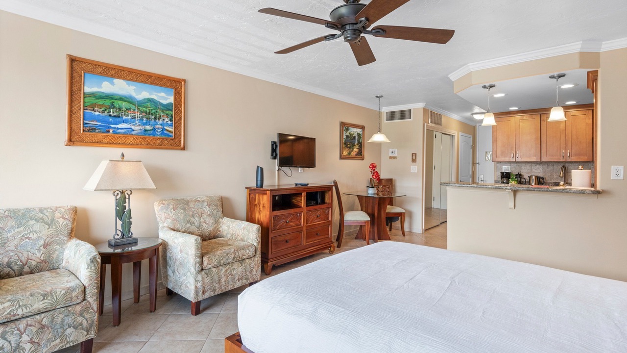 Photo of Bedroom in Historic Lahaina Front Street
