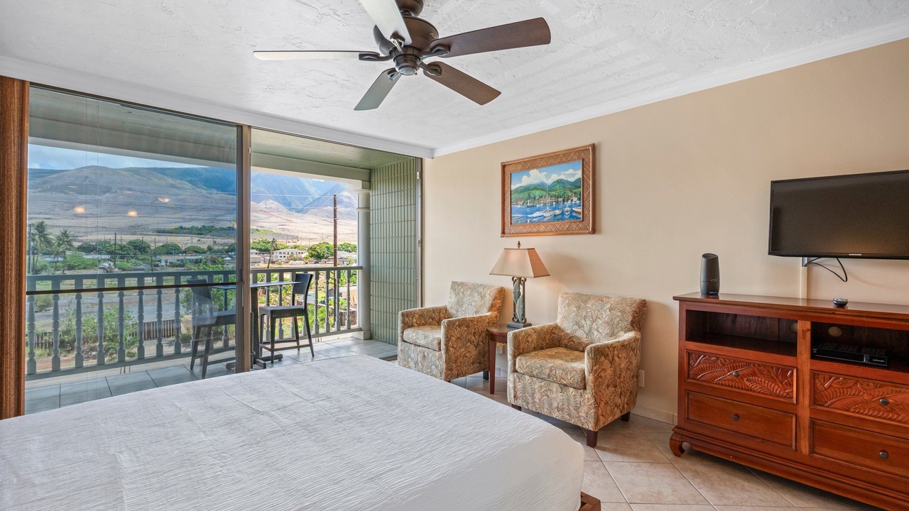 Photo of Bedroom in Historic Lahaina Front Street