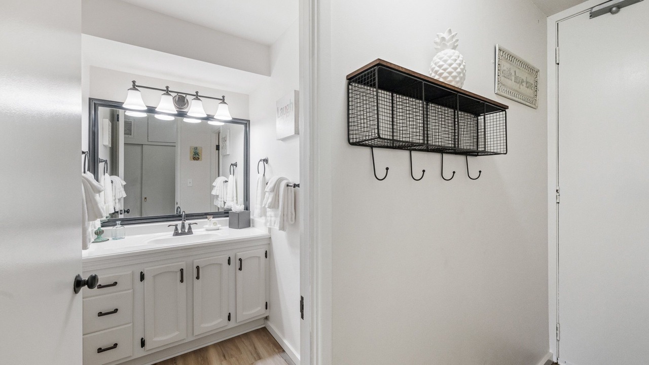 Photo of Bathroom in Historic Lahaina Front Street