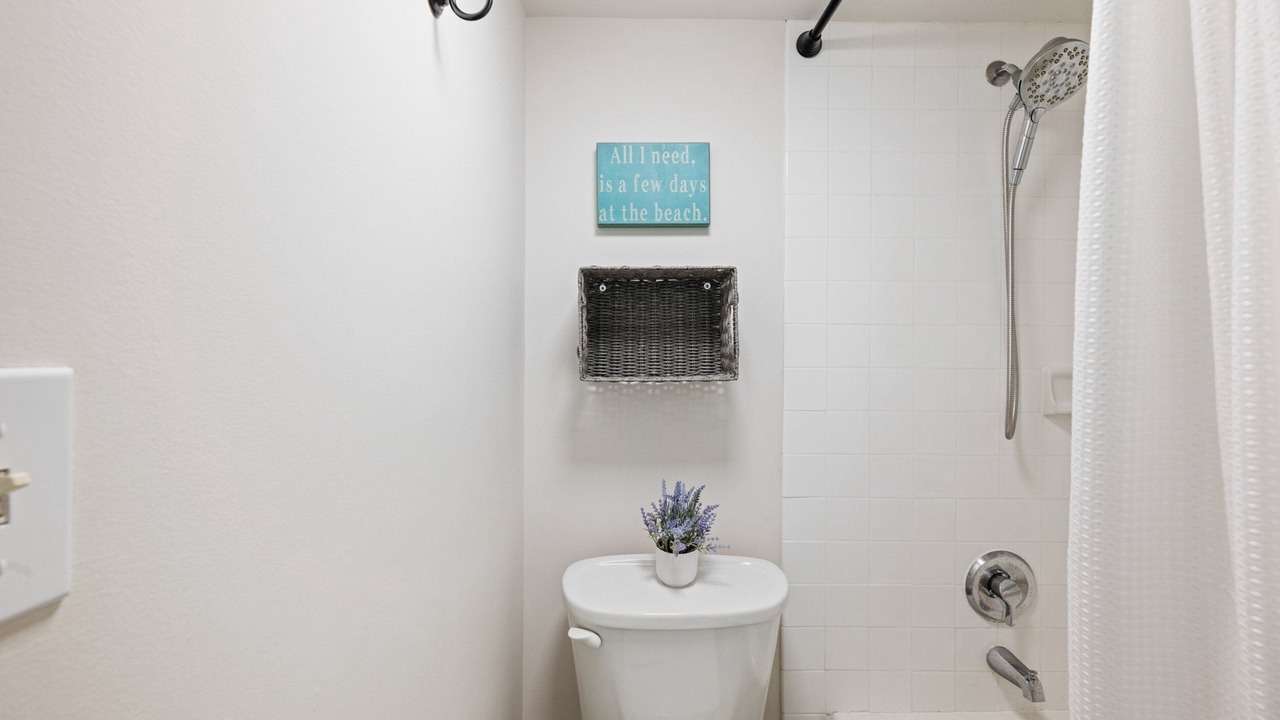 Photo of Bathroom in Historic Lahaina Front Street