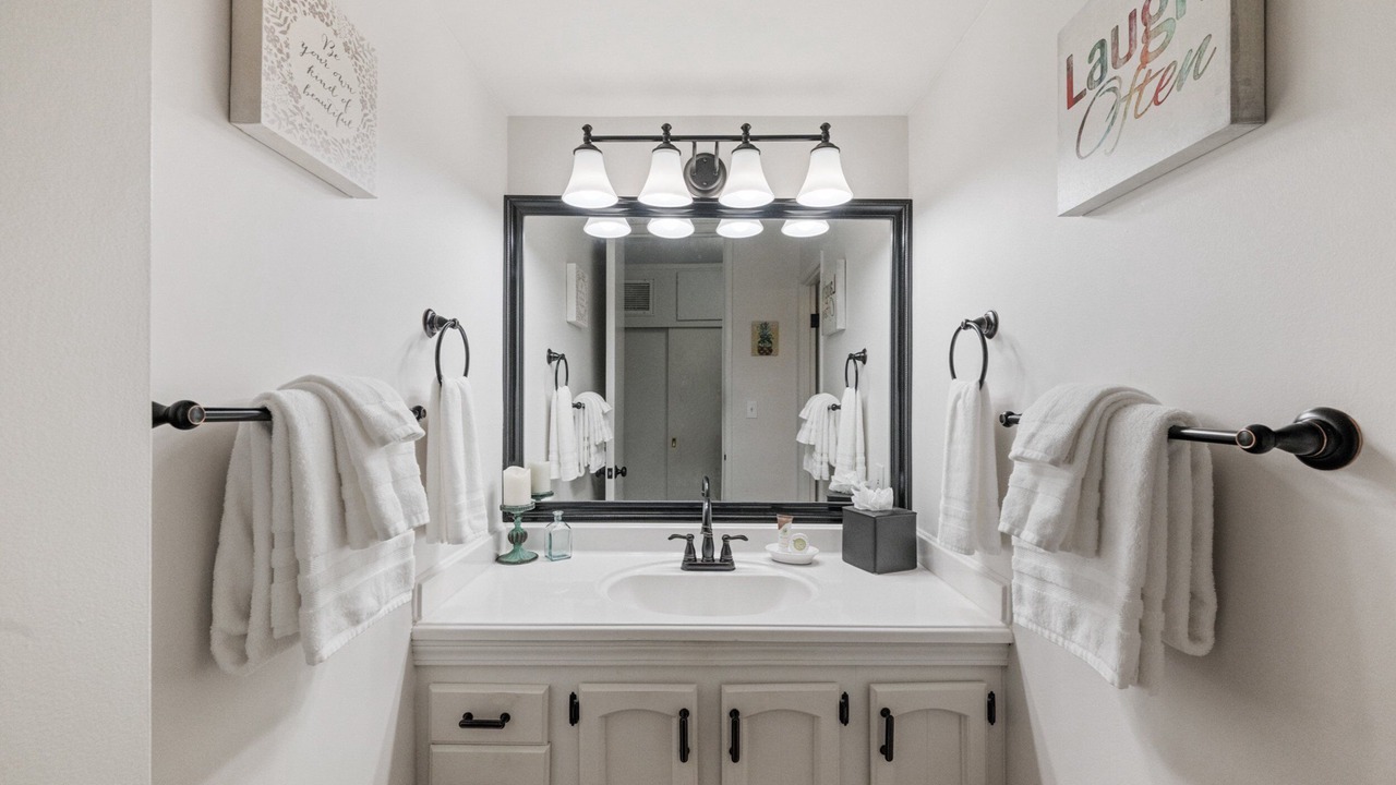 Photo of Bathroom in Historic Lahaina Front Street