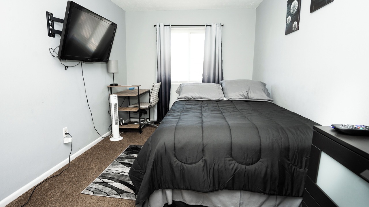 Photo of Bedroom in Summit Station
