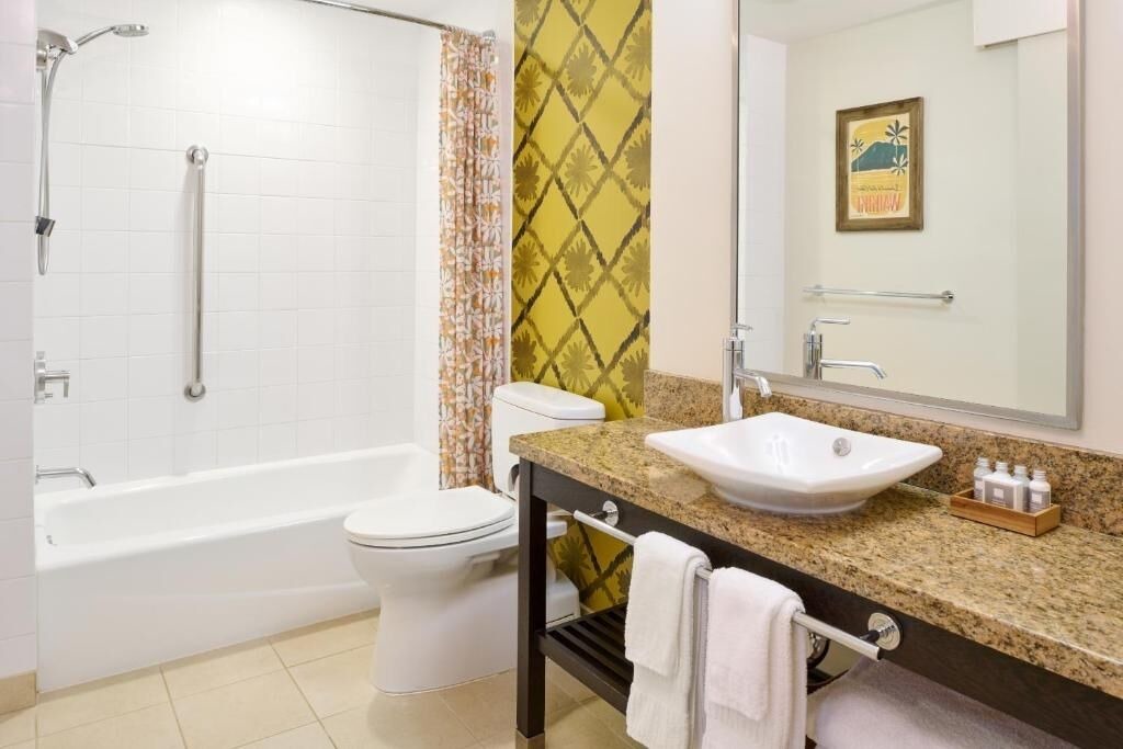 Photo of Bathroom in Diamond Head - Kapahulu - St. Louis