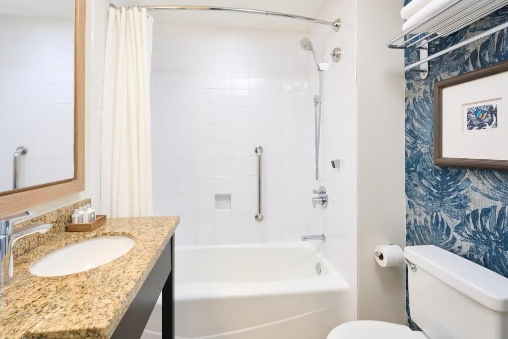 Photo of Bathroom in Diamond Head - Kapahulu - St. Louis