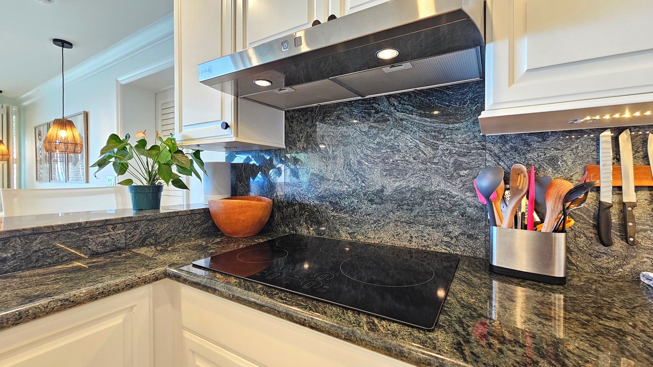 Photo of Kitchen in Diamond Head - Kapahulu - St. Louis