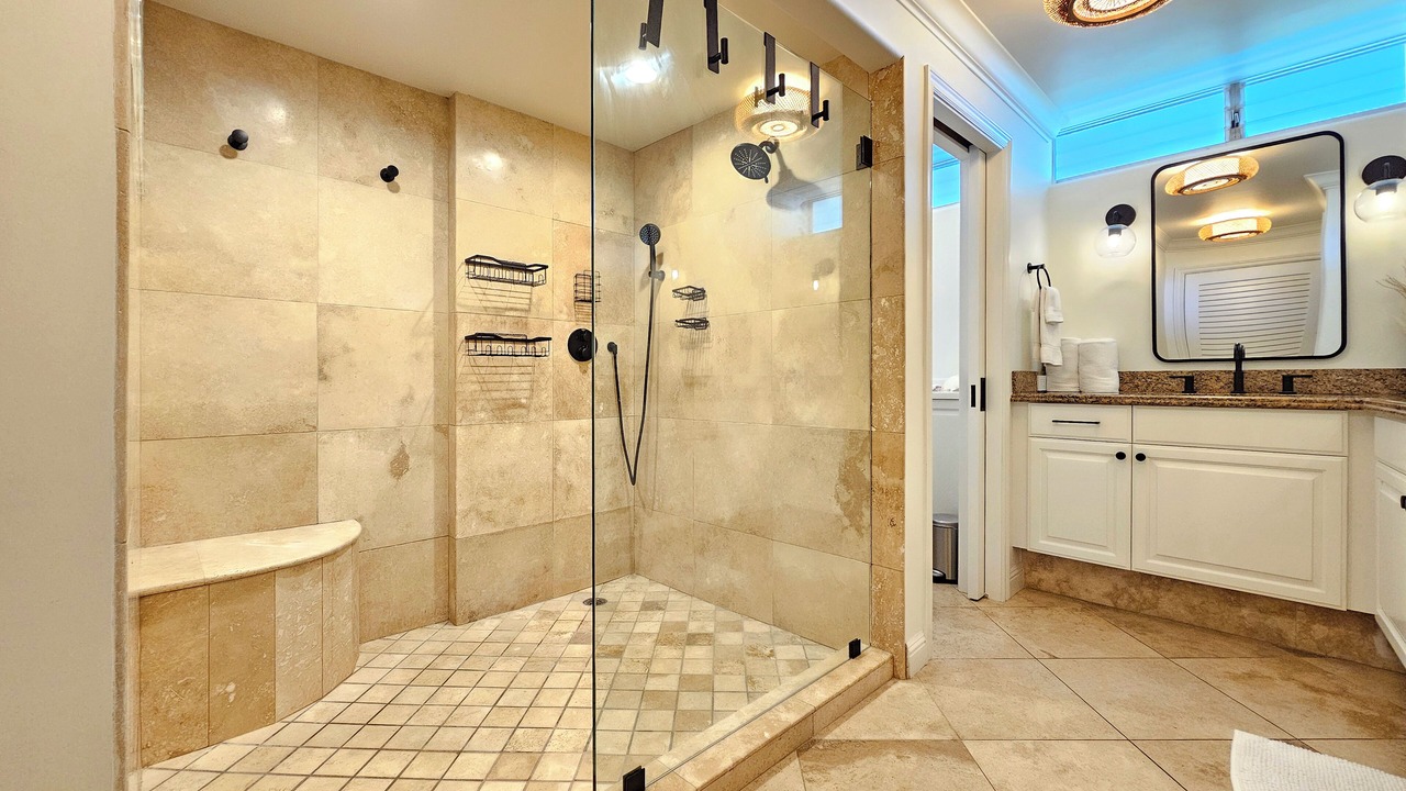 Photo of Bathroom in Diamond Head - Kapahulu - St. Louis