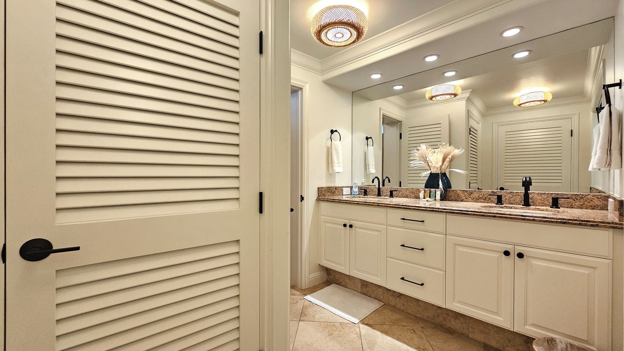 Photo of Bathroom in Diamond Head - Kapahulu - St. Louis
