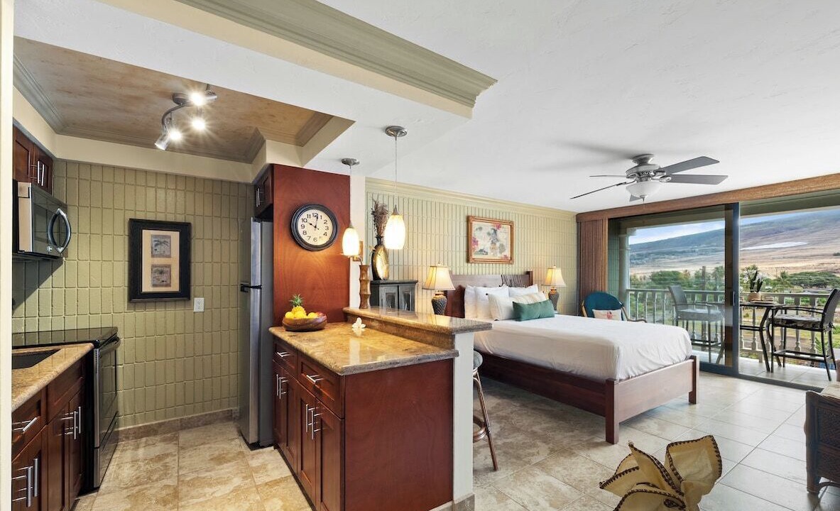 Photo of Bedroom in Historic Lahaina Front Street