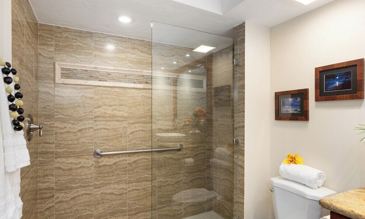 Photo of Bathroom in Historic Lahaina Front Street