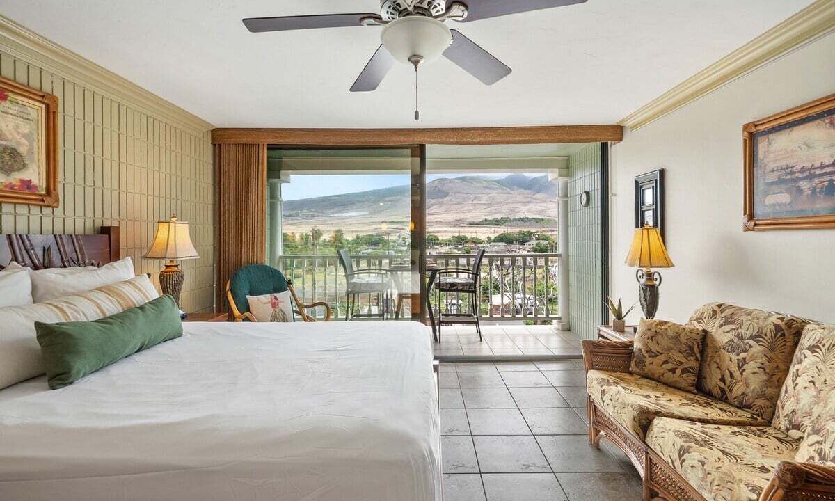 Photo of Bedroom in Historic Lahaina Front Street