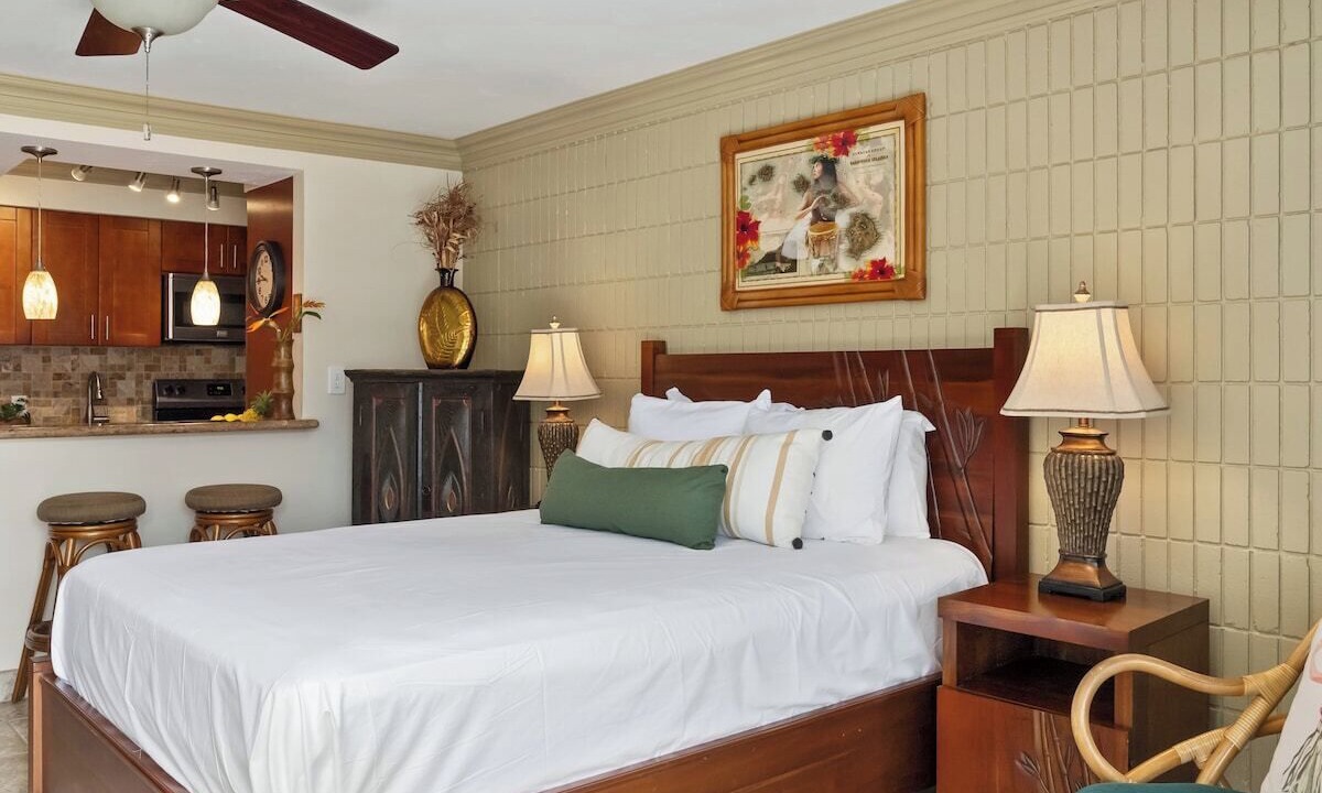 Photo of Bedroom in Historic Lahaina Front Street