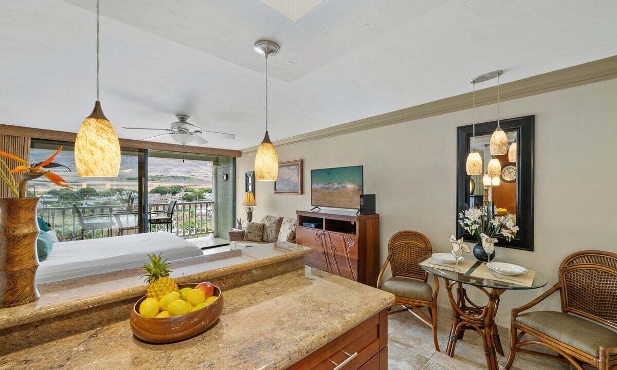 Photo of Bedroom in Historic Lahaina Front Street