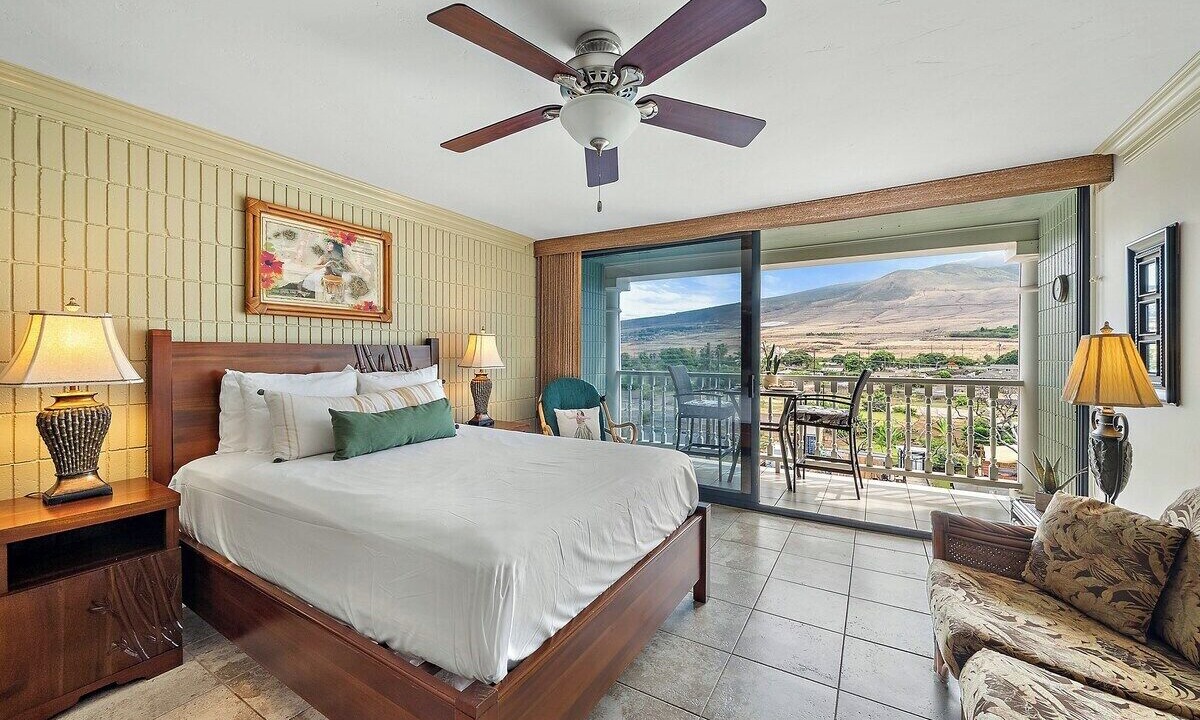Photo of Bedroom in Historic Lahaina Front Street