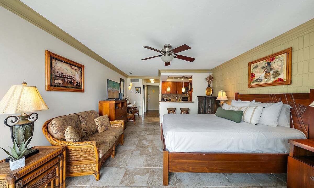 Photo of Bedroom in Historic Lahaina Front Street