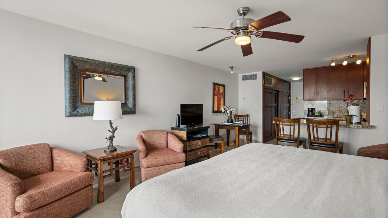 Photo of Bedroom in Historic Lahaina Front Street
