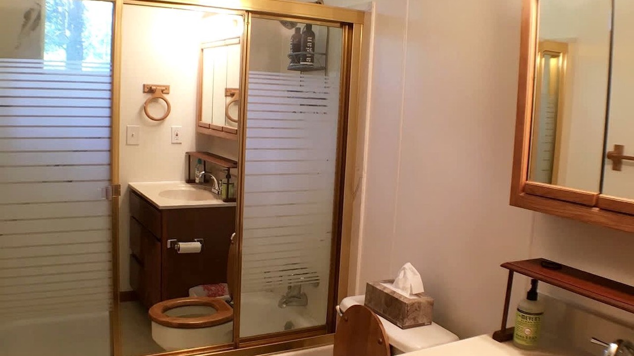 Photo of Bathroom in Saddlestring