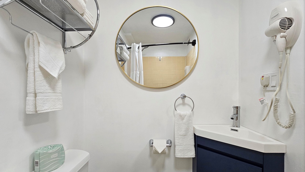 Photo of Bathroom in Waikiki