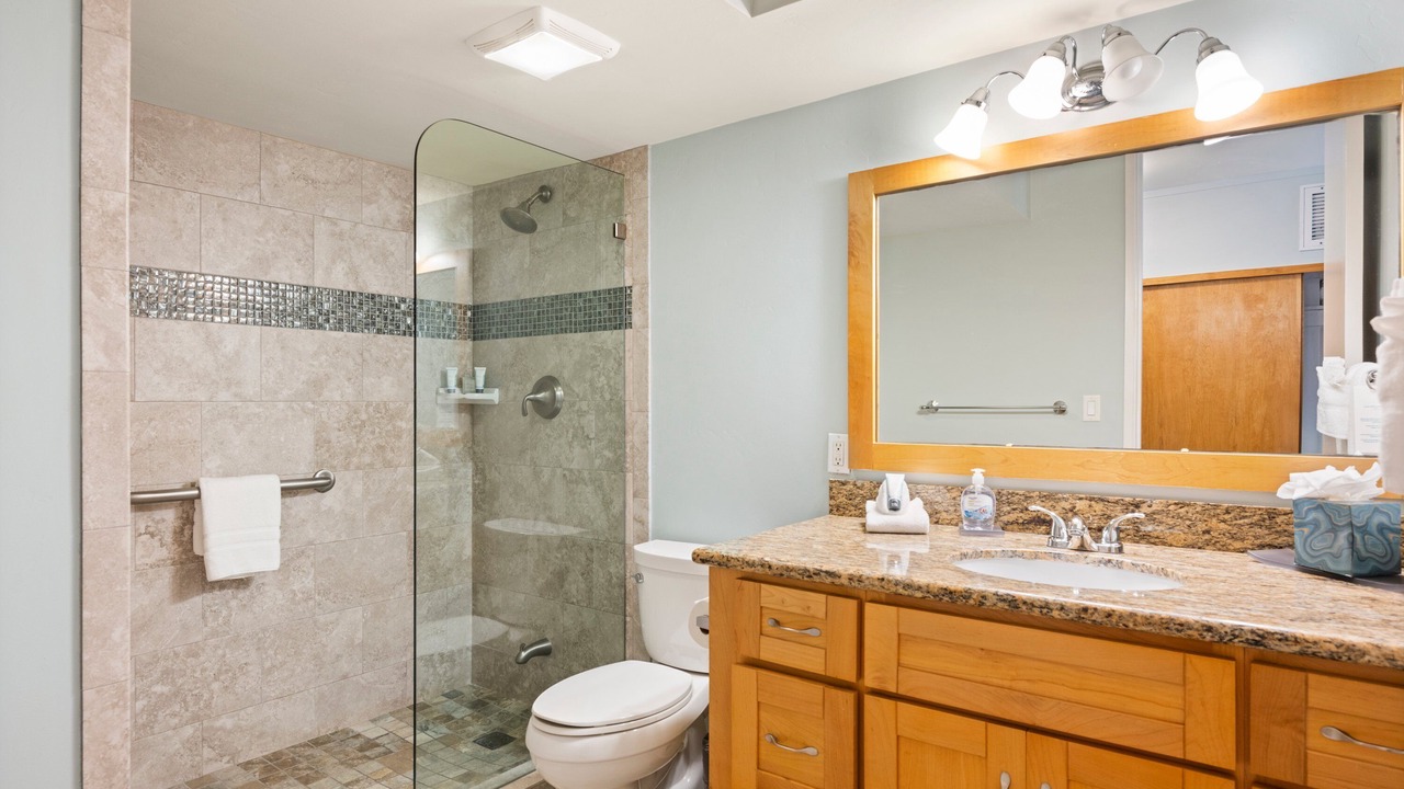 Photo of Bathroom in Historic Lahaina Front Street