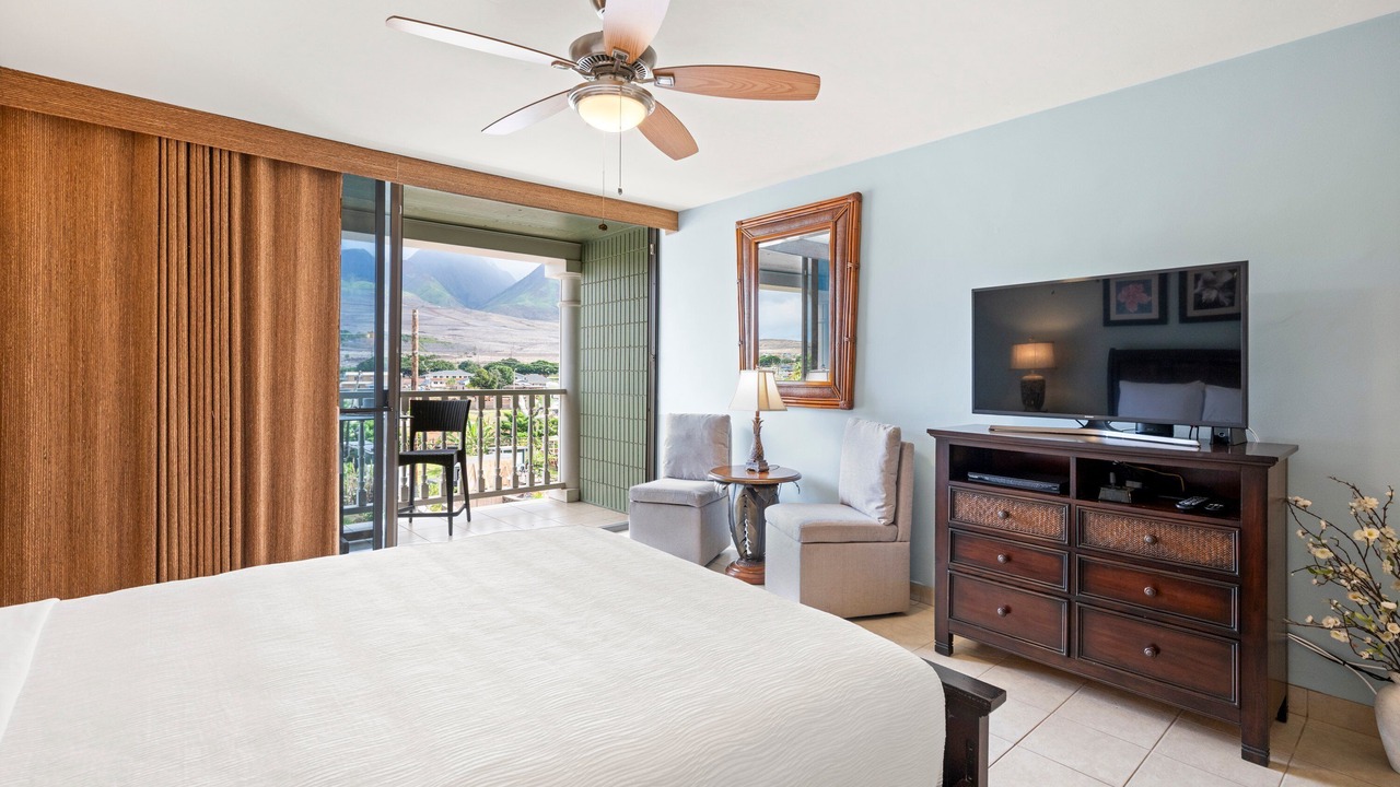 Photo of Bedroom in Historic Lahaina Front Street