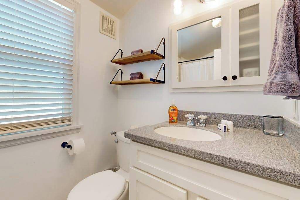 Photo of Bathroom in Monitor