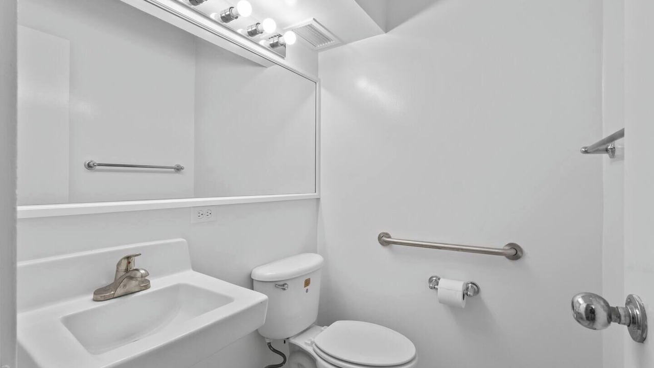 Photo of Bathroom in Diamond Head - Kapahulu - St. Louis