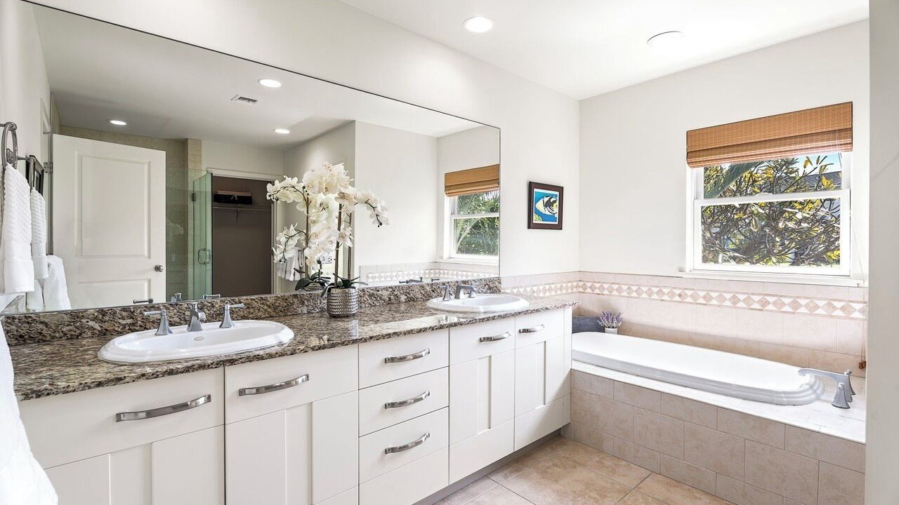Photo of Bathroom in Kahaluu Bay