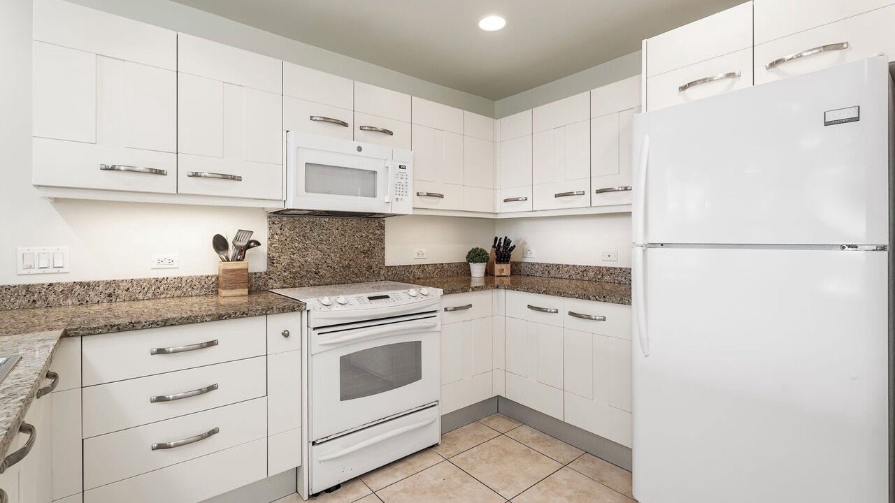 Photo of Kitchen in Kahaluu Bay