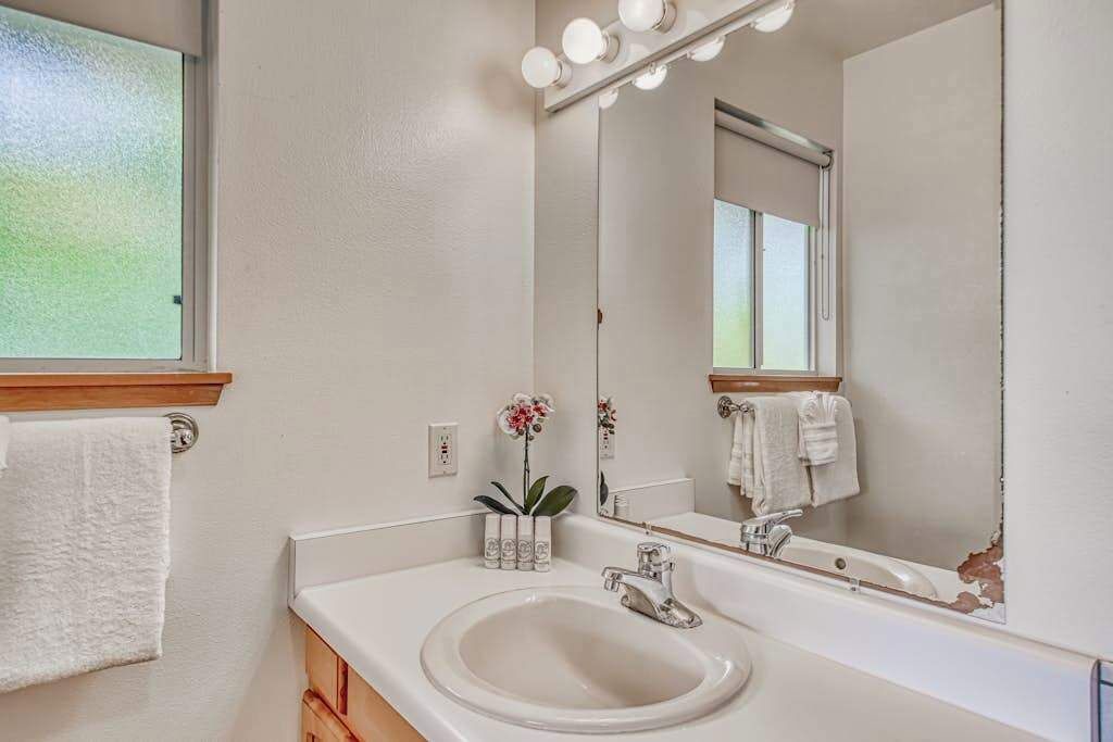 Photo of Bathroom in Kahaluu Bay